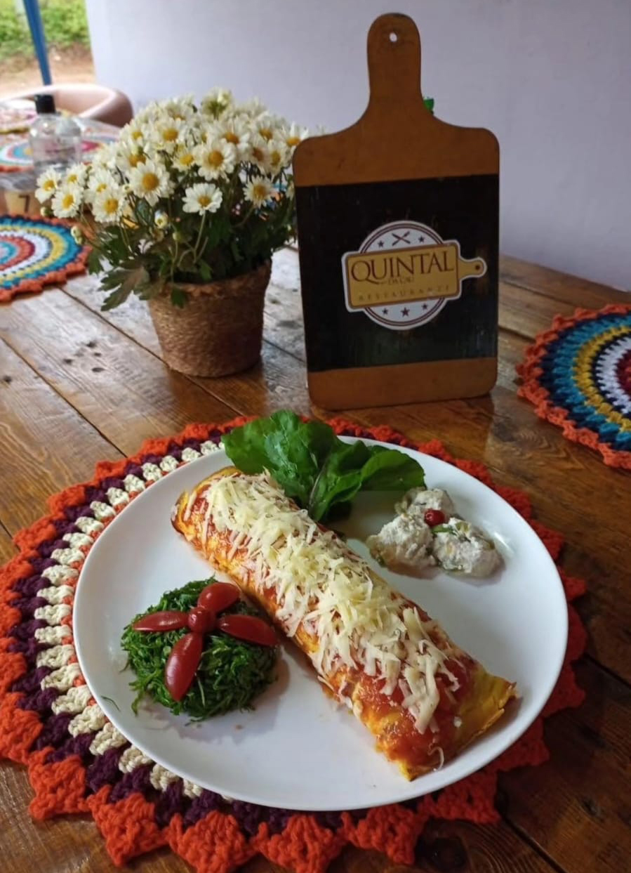 Ambiente e prato do Quintal da Cau em Cunha